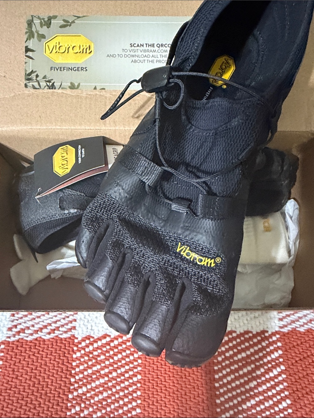 Vibram FiveFingers Men’s Black Athletic Toe Shoes with Yellow Logo